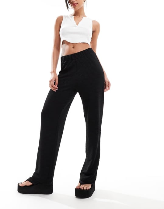 Monki – Svarta, strukturerade byxor med raka ben och pull-on-krage - Image 4