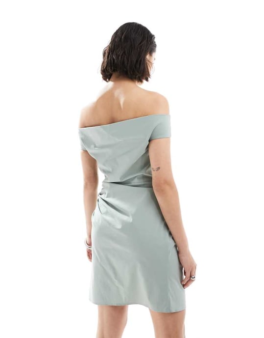 ASOS DESIGN – Salviagrön bengalin miniklänning med bar axel - Image 4