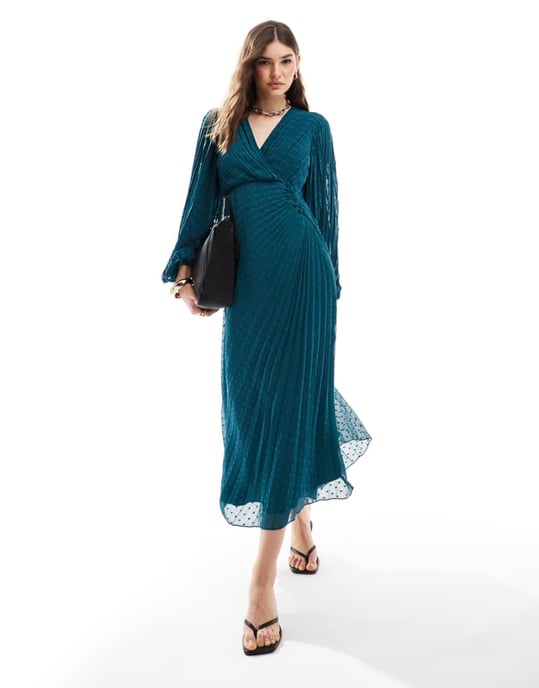 ASOS DESIGN – Blågrön plisserad maxiklänning i dobbychiffong med omlott och knappdetalj - Image 1