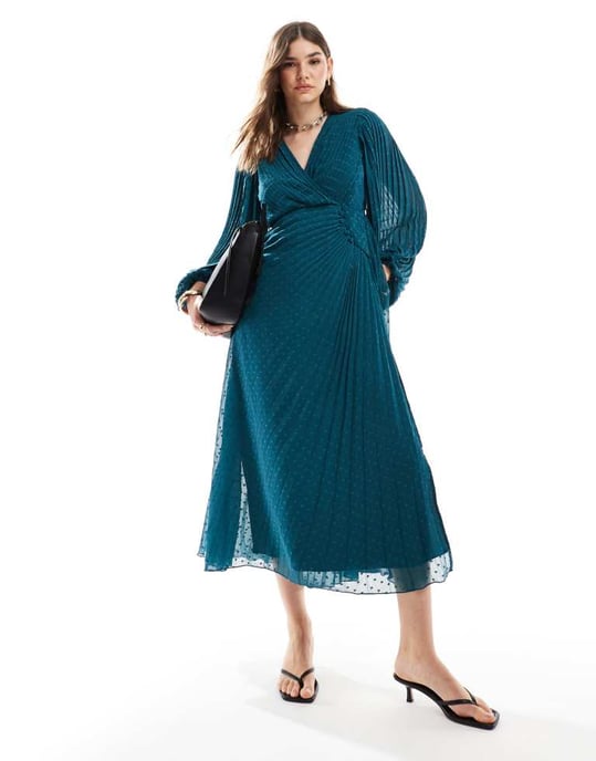 ASOS DESIGN – Blågrön plisserad maxiklänning i dobbychiffong med omlott och knappdetalj - Image 3