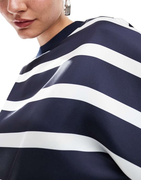 ASOS DESIGN – Ärmlös plisserad maxiklänning i toffeefärgat och svart - Image 4