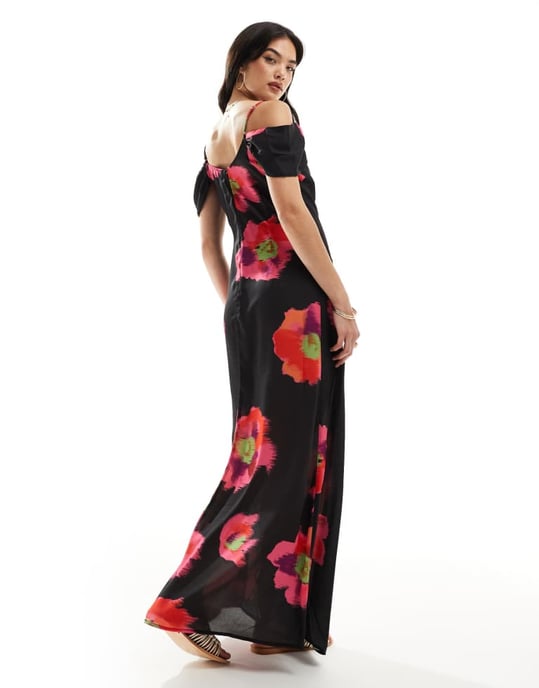 Vero Moda – Svart och röd blommig maxiklänning med bara axlar - Image 3