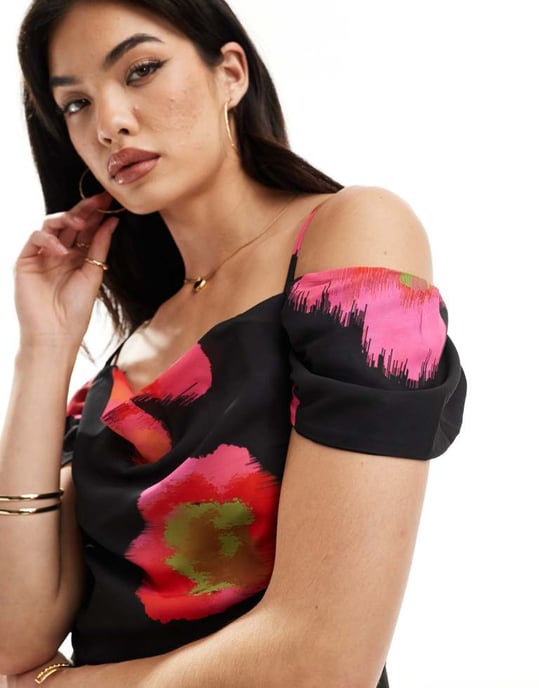 Vero Moda – Svart och röd blommig maxiklänning med bara axlar - Image 4