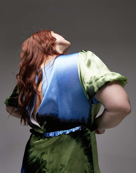 Topshop Curve – Blå och grön maxiklänning med v-ringning och utsvängda ärmar - Image 3