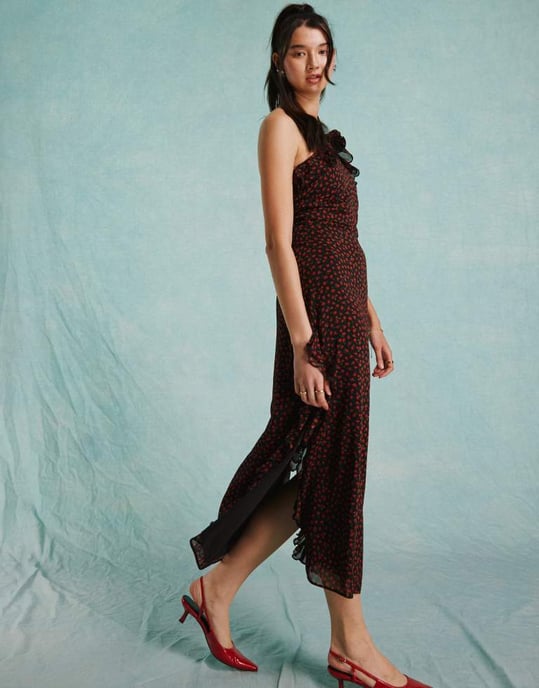 Miss Selfridge – Rosmönstrad maxiklänning i chiffong med corsage och halterneck - Image 2