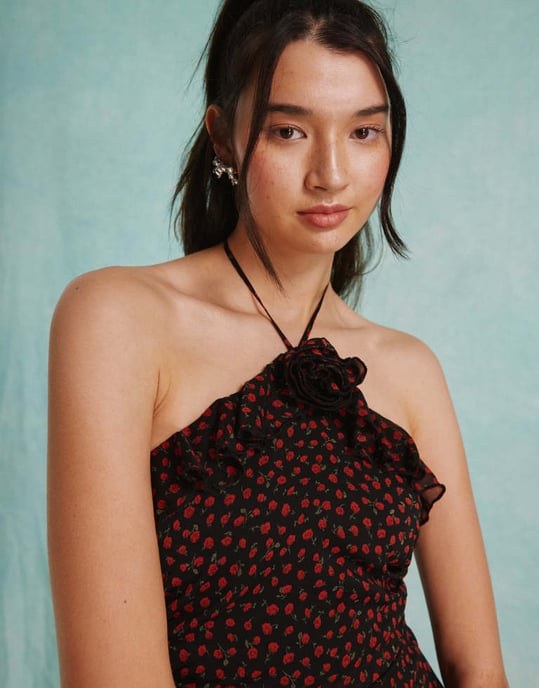 Miss Selfridge – Rosmönstrad maxiklänning i chiffong med corsage och halterneck - Image 3