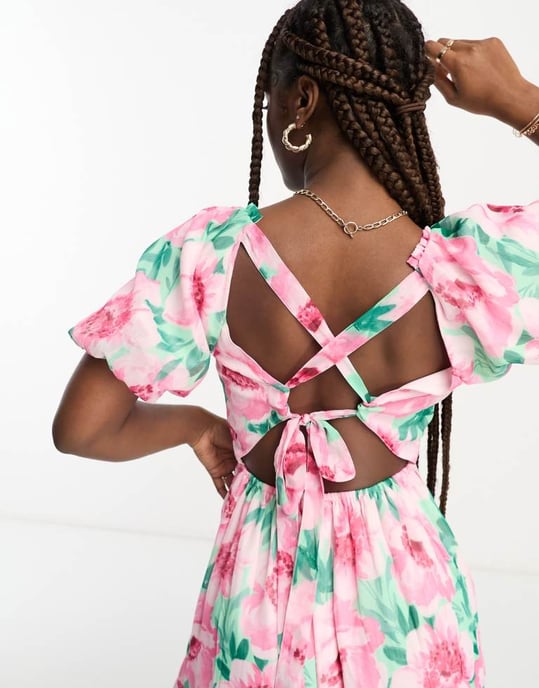 Miss Selfridge – Rosa blommig maxiklänning i chiffong med puffärmar och detaljer baktill - Image 3