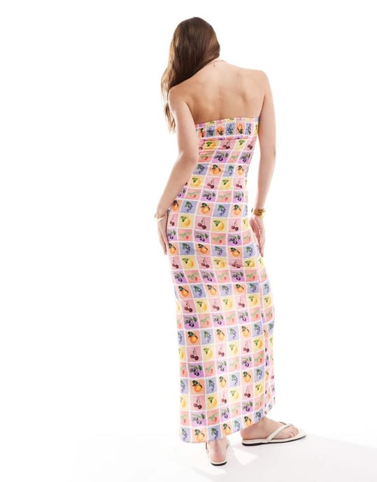 ASOS DESIGN – Axelbandslös maxiklänning i linneblandning med kakelmönster och fruktmönster - Image 4