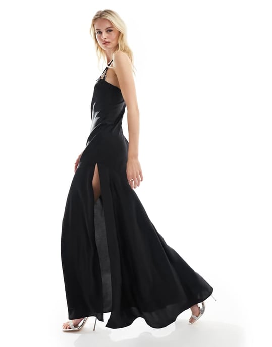 ASOS DESIGN Tall – Svart maxiklänning i satin med spänne och axelband och fylligare kjol - Image 4