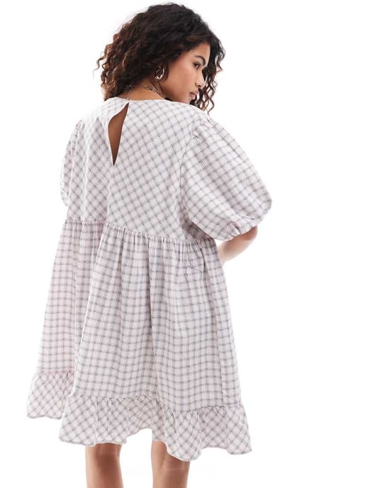 Monki – Rosa rutig miniklänning med kort ärm och smockmönster - Image 3