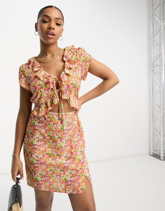 ASOS DESIGN – Orange miniklänning med spetskant och volang i livet - Image 1