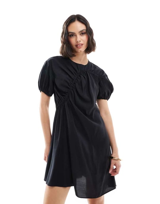 ASOS DESIGN – Svart miniklänning i cupro med puffärmar och rynkade detaljer - Image 1