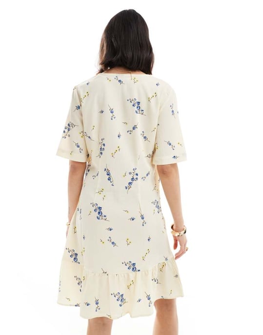 Vero Moda – Ljusgul blommig miniklänning med omlott framtill - Image 2