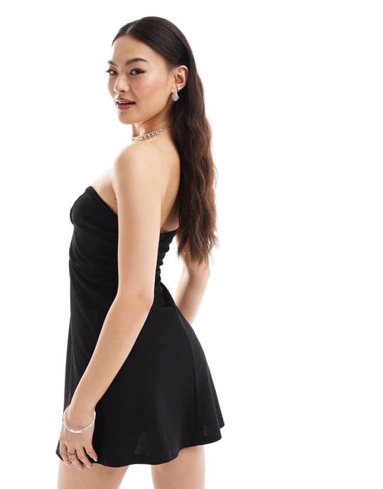 ASOS DESIGN – Svart bandeau-miniklänning med knytdetaljer - Image 4