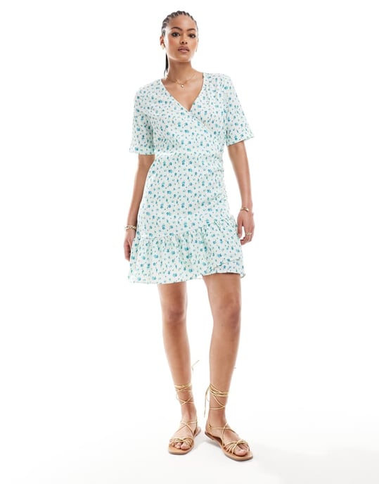 Vero Moda Tall – Ljusblå blommig miniklänning med omlott framtill - Image 3