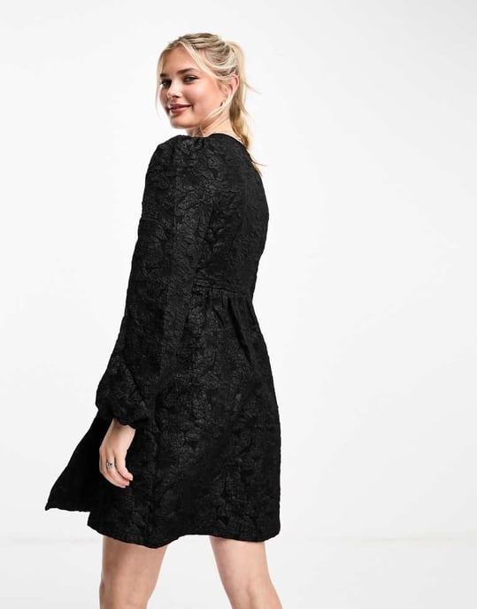 Monki – Svart miniklänning med lång ärm och jacquardmönster - Image 4