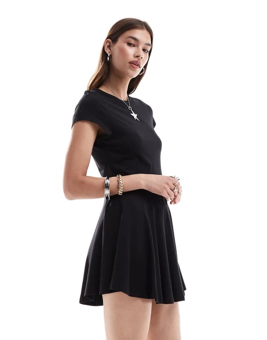 Monki – Svart miniklänning i jersey med kort ärm och a-linjeformad kjol - Image 3