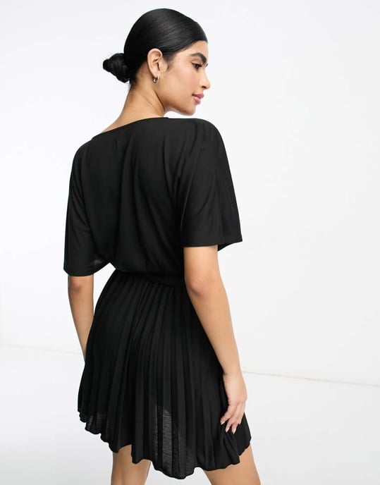 ASOS DESIGN – Kortärmad, omlottklänning i minimodell med veckat mönster och skärp - Image 2