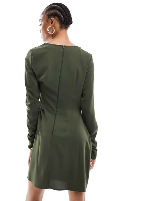 ASOS DESIGN Tall – Khakifärgad miniklänning med asymmetrisk halsringning och rynkade ärmar - Image 4