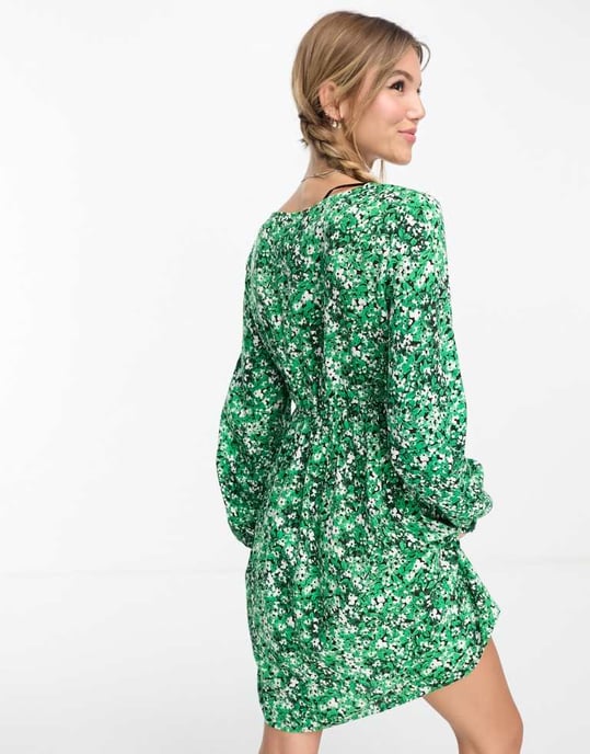 Vero Moda – exklusiv blommig miniklänning med rynkad framsida och långa ärmar - Image 3