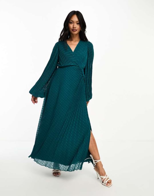 ASOS DESIGN – Plisserad maxiklänning i dobbychiffong med omlott och knappdetalj i tallgrön - Image 3