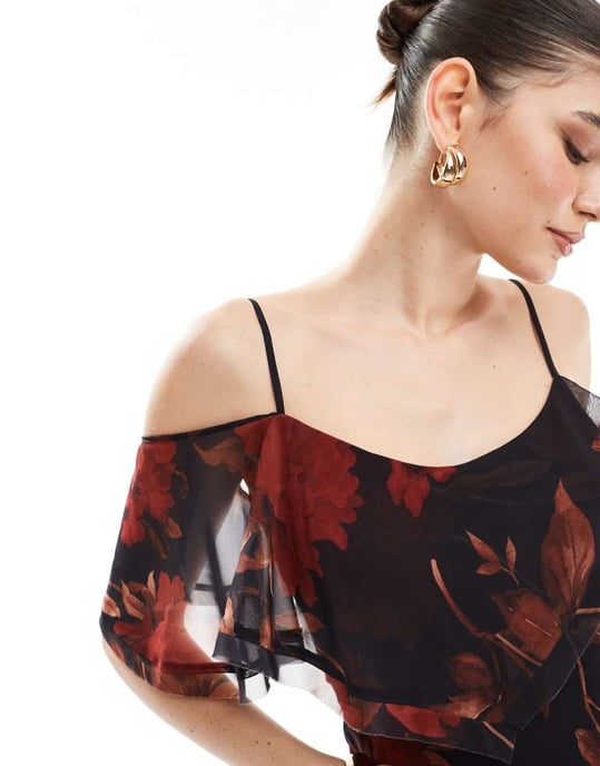 ASOS DESIGN – Röd och svart blommig miniklänning med råa kanter och asymmetrisk fåll - Image 4