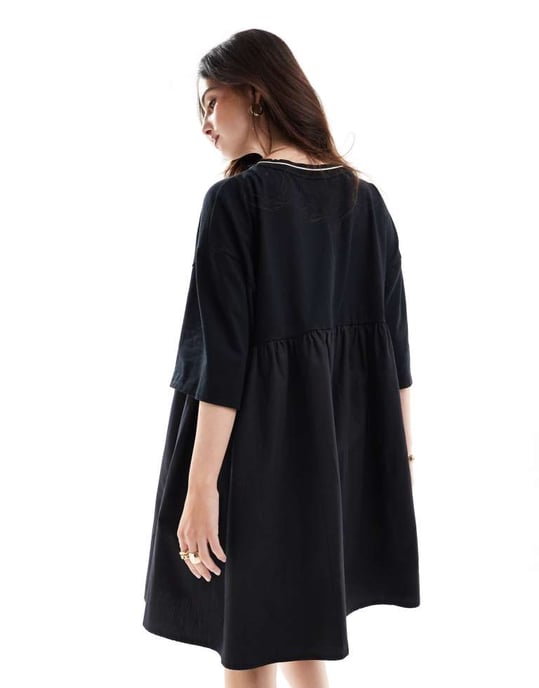 ASOS DESIGN – Svart miniklänning med kort ärm och kontrastfärgad halsringning i poplinmix - Image 4