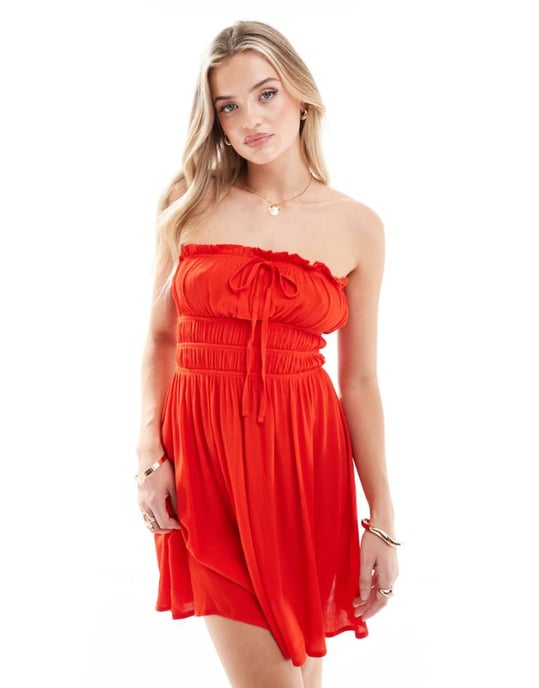 Miss Selfridge – Röd miniklänning i bandeau-modell med ostduk - Image 1