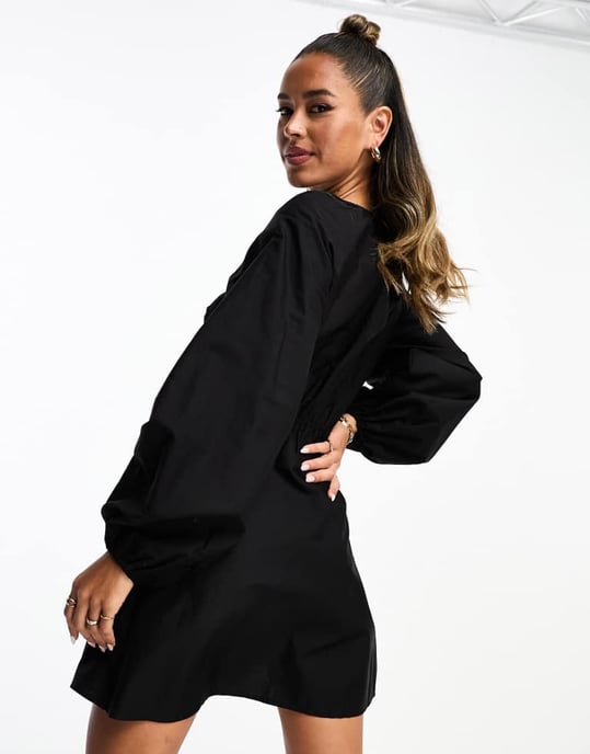 ASOS DESIGN – Svart miniklänning i bomullspoplin med rynkade detaljer vid bysten - Image 4