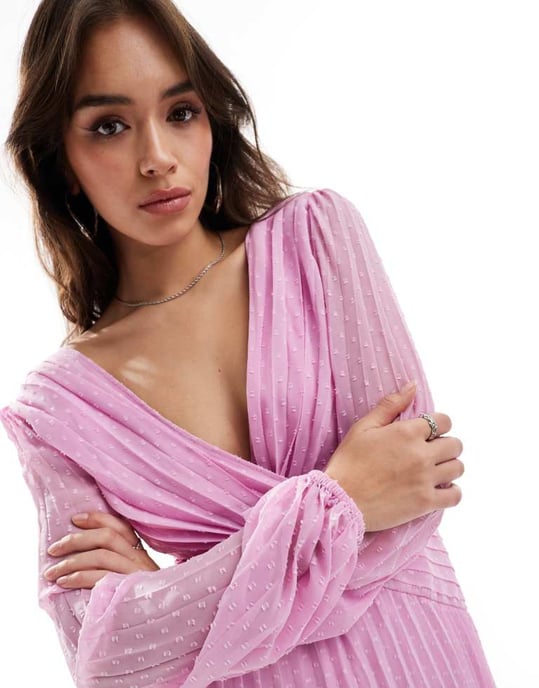 ASOS DESIGN – Lila plisserad miniklänning med djup urringning och dobbyärm - Image 4