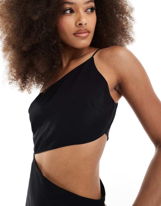 ASOS DESIGN – Svart asymmetrisk miniklänning med axelband och utskurna detaljer - Image 2