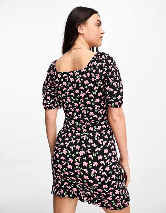 Pieces – Svart blommig miniklänning med puffärmar - Image 3