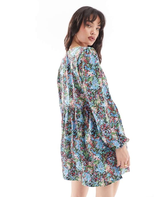 Pieces – Blå, blommig miniklänning med v-ringning och smock - Image 3