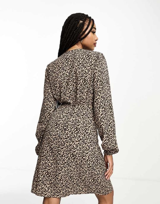 Pieces Tall – Leopardmönstrad miniklänning med omlottmönster - Image 3