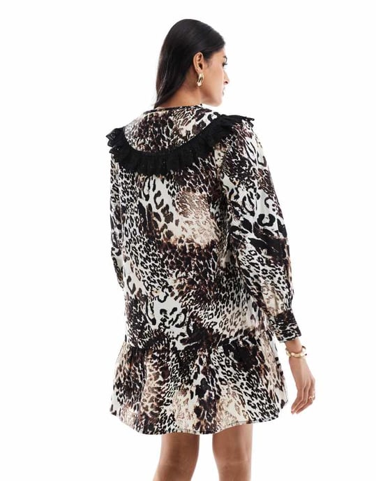 Miss Selfridge – Djurmönstrad poplinklänning med broderikrage och smock - Image 2