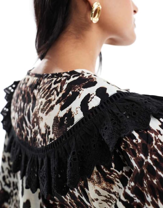 Miss Selfridge – Djurmönstrad poplinklänning med broderikrage och smock - Image 4