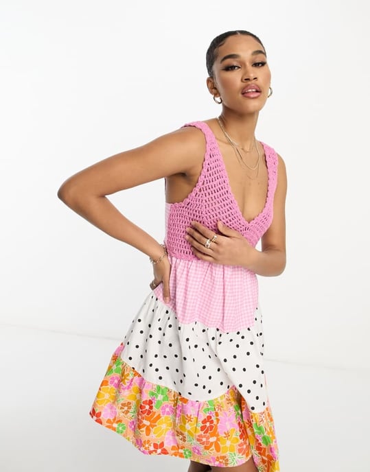 ASOS DESIGN – Rosa, virkad babydoll-miniklänning med blandat mönster - Image 4