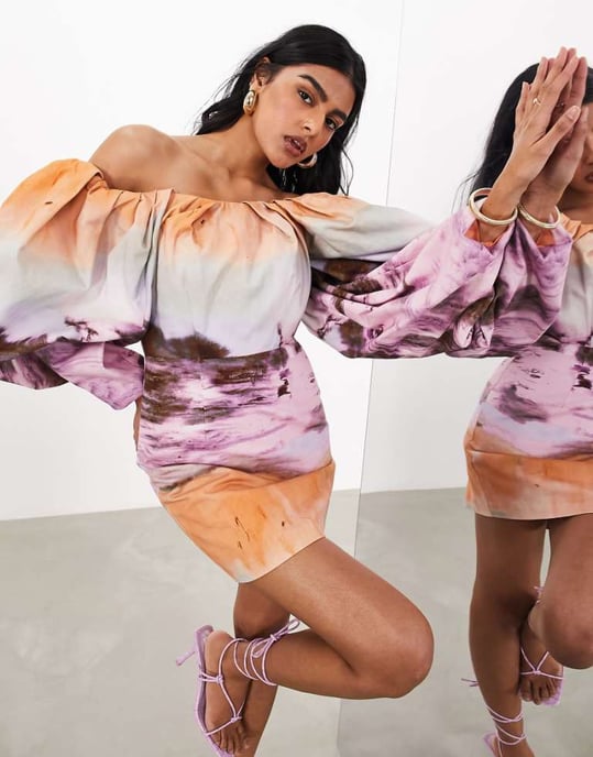 ASOS EDITION – Strukturerad miniklänning med bardotmönster och solnedgångsmönster - Image 1