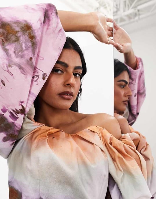 ASOS EDITION – Strukturerad miniklänning med bardotmönster och solnedgångsmönster - Image 3