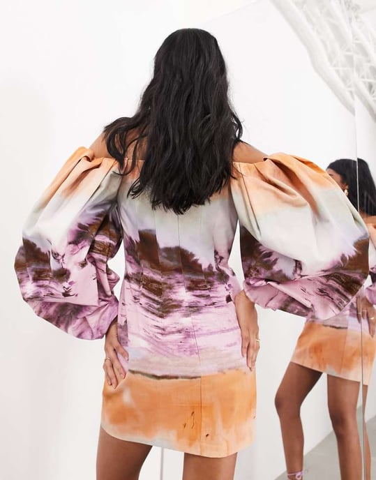 ASOS EDITION – Strukturerad miniklänning med bardotmönster och solnedgångsmönster - Image 4