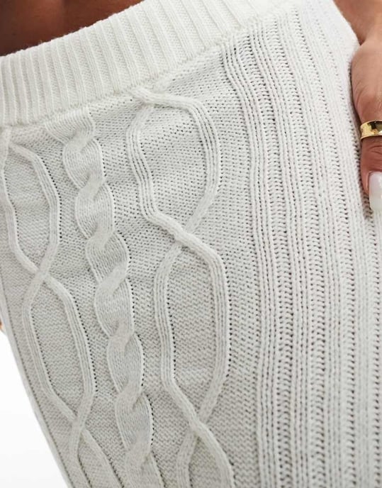 In The Style cable knit maxi skirt co-ord in cream - Image 3