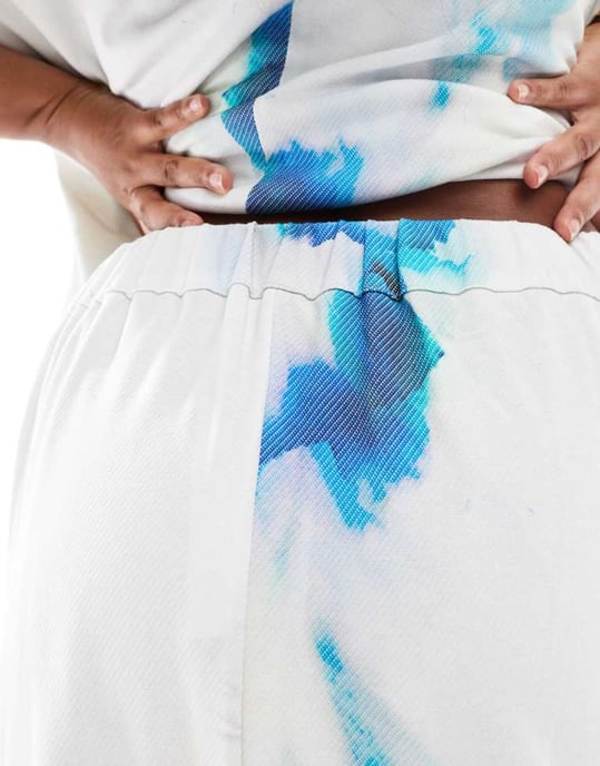 ASOS EDITION Curve premium heavy weight textured jersey column maxi skirt co-ord in blurred print - Image 3