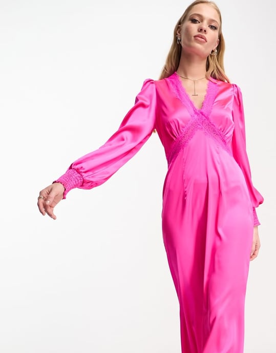Never Fully Dressed – Rosa midaxiklänning med spetsdetaljer - Image 4