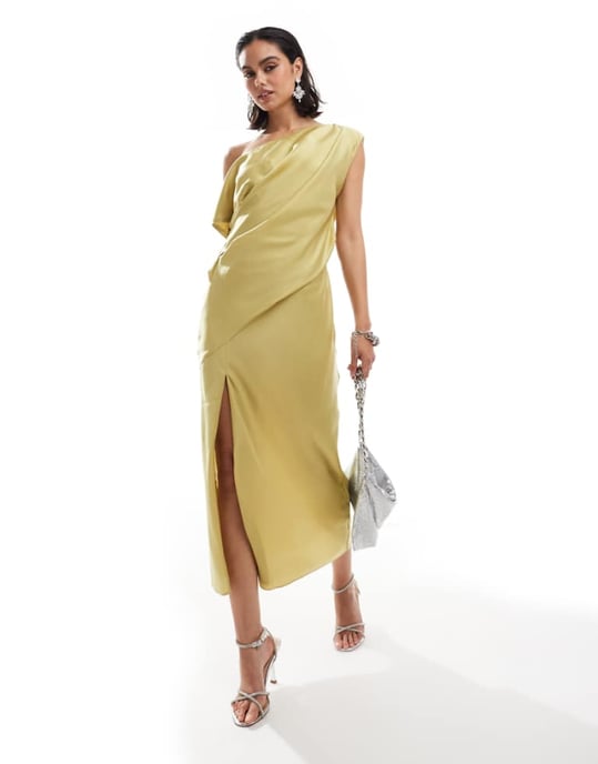 ASOS DESIGN – Limefärgad, draperad midiklänning i satin med bara axlar och slits - Image 1