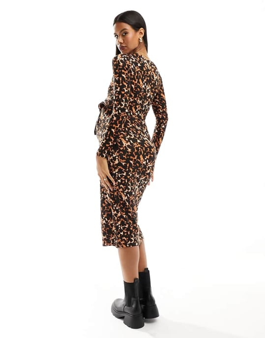 Mamalicious – Leopardmönstrad midiklänning med v-ringning och v-ringning - Image 3