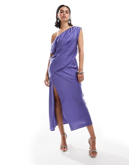 ASOS DESIGN – Blå, draperad midiklänning i satin med bara axlar och slits - Image 1