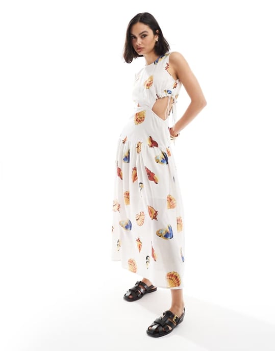 ASOS DESIGN – Ärmlös midiklänning med utskurna detaljer och heltäckande skalmönster - Image 1