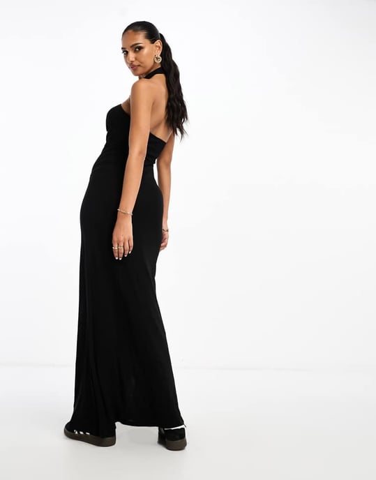 ASOS DESIGN – Svart midiklänning med halterneck och axelband - Image 2