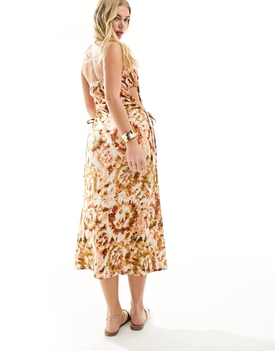 ASOS DESIGN – Rosa, batikfärgad midiklänning i linne med bandeau-mönster och utskurna detaljer - Image 3