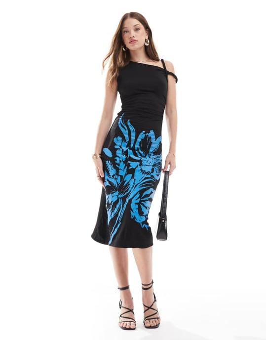 ASOS DESIGN – Asymmetrisk midiklänning med vridna axelband och blommotiv - Image 1